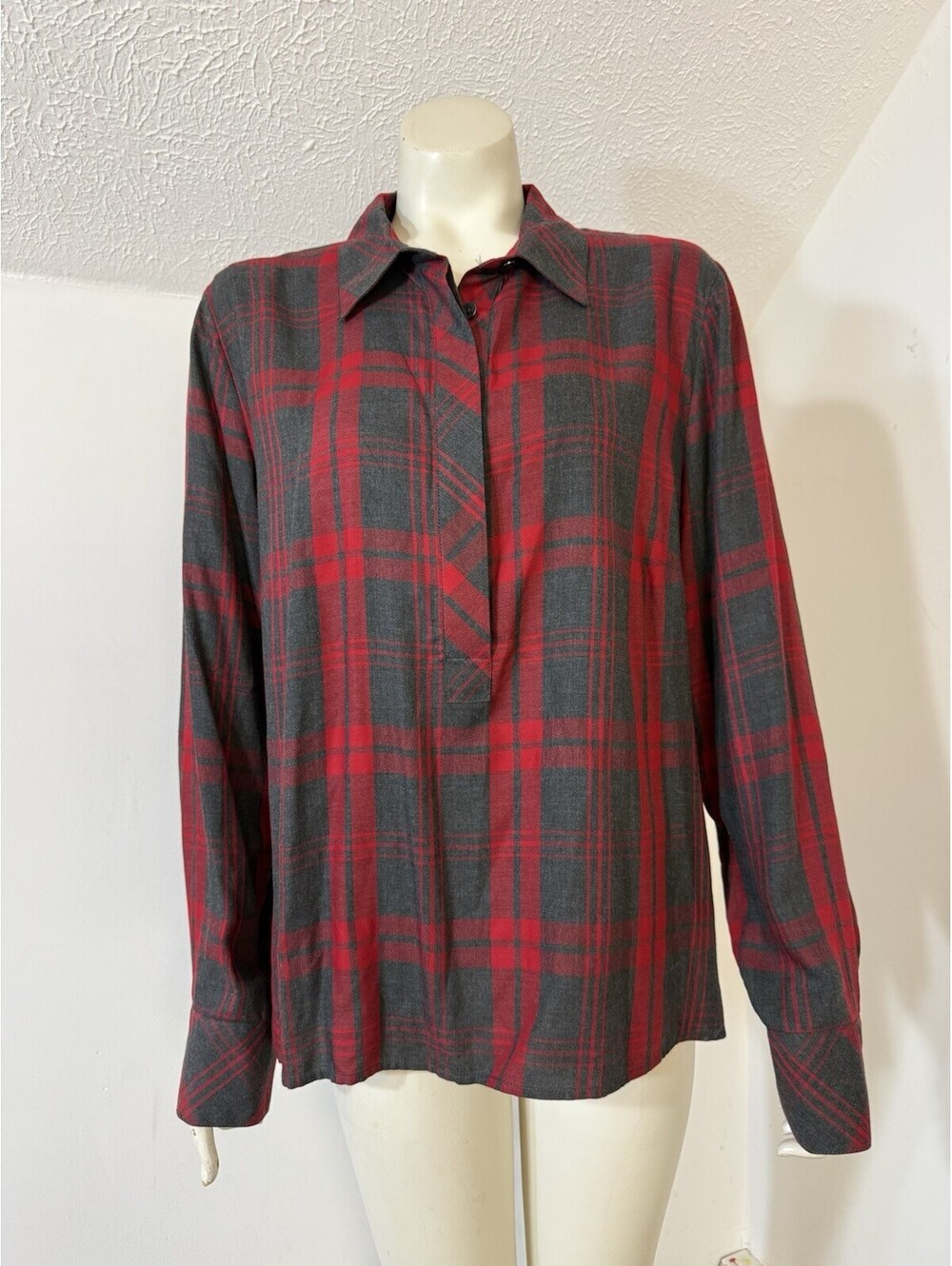 Cabi Womens Large Plaid Popover Top Shirt Red Charcoal Back Shirttail